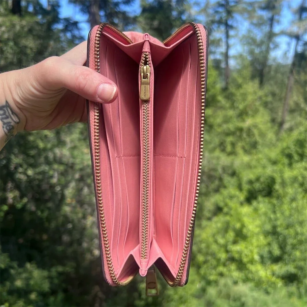 Coach wallet color
